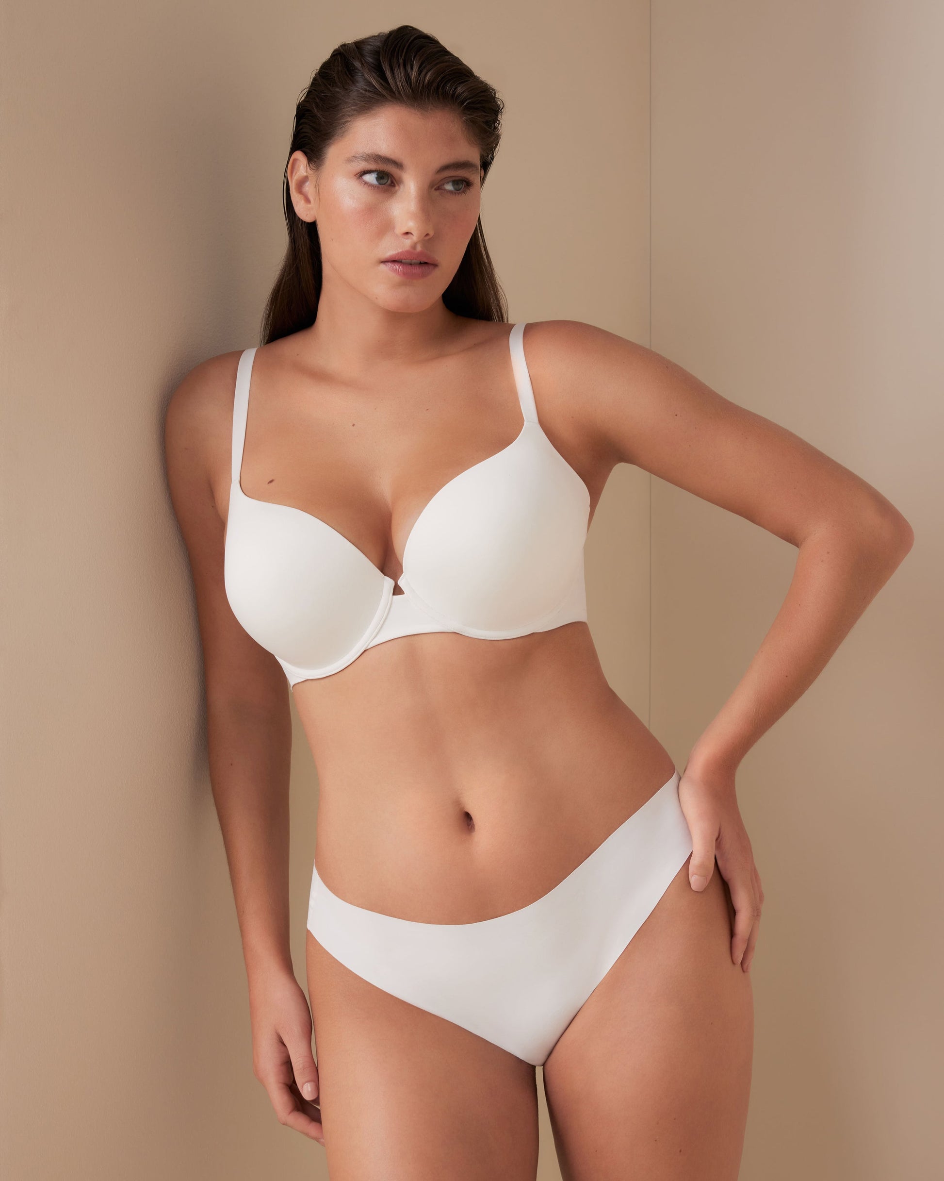 Model is 5'7\ and wears a size 14DD