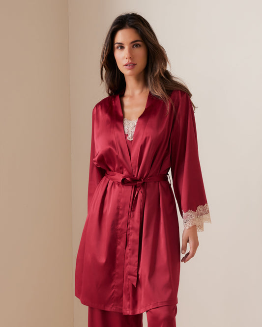 Model is 5'7\ and wears a size S