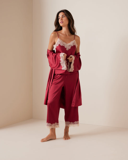 Model is 5'7\ and wears a size S