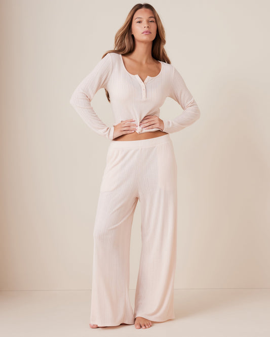 Model is 6'0\ and wears a size S