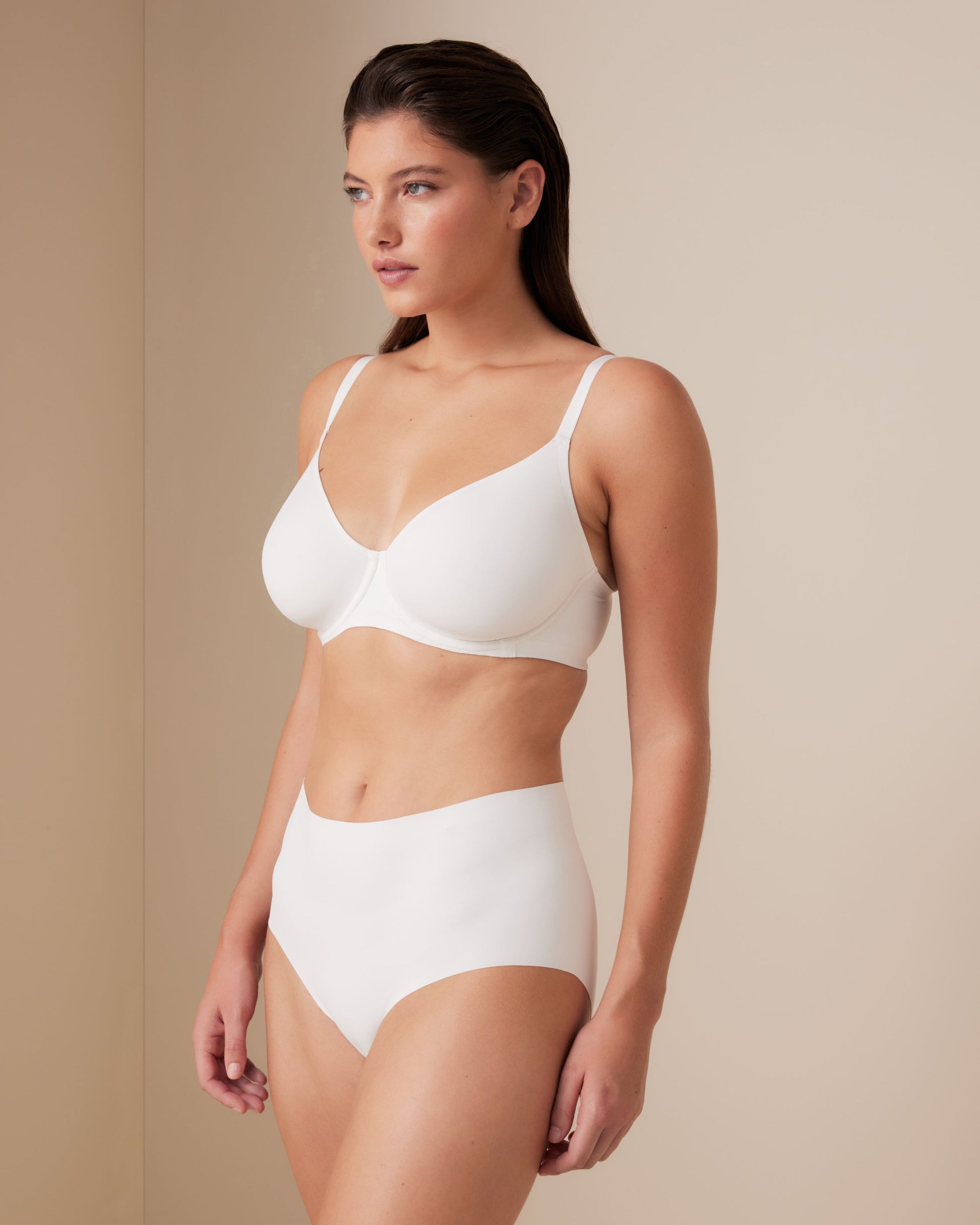 Model is 5'7\ and wears a size 14DD