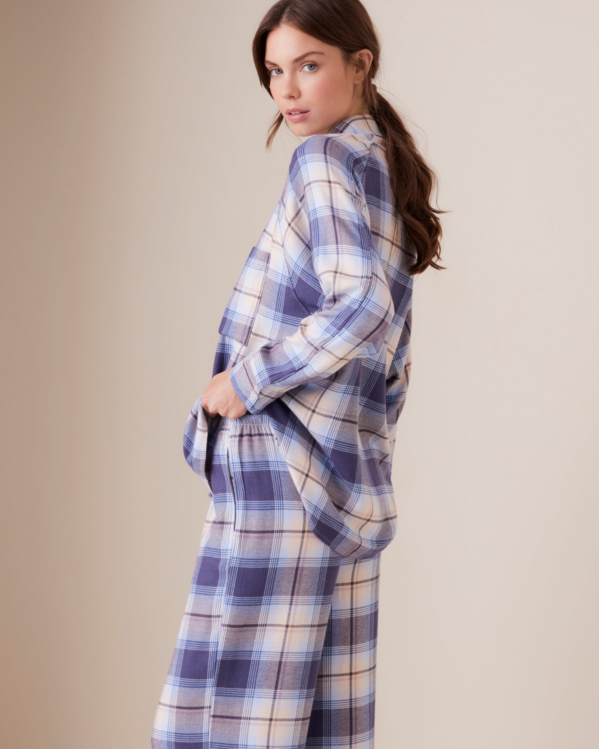 Model is 6'0\ and wears a size S