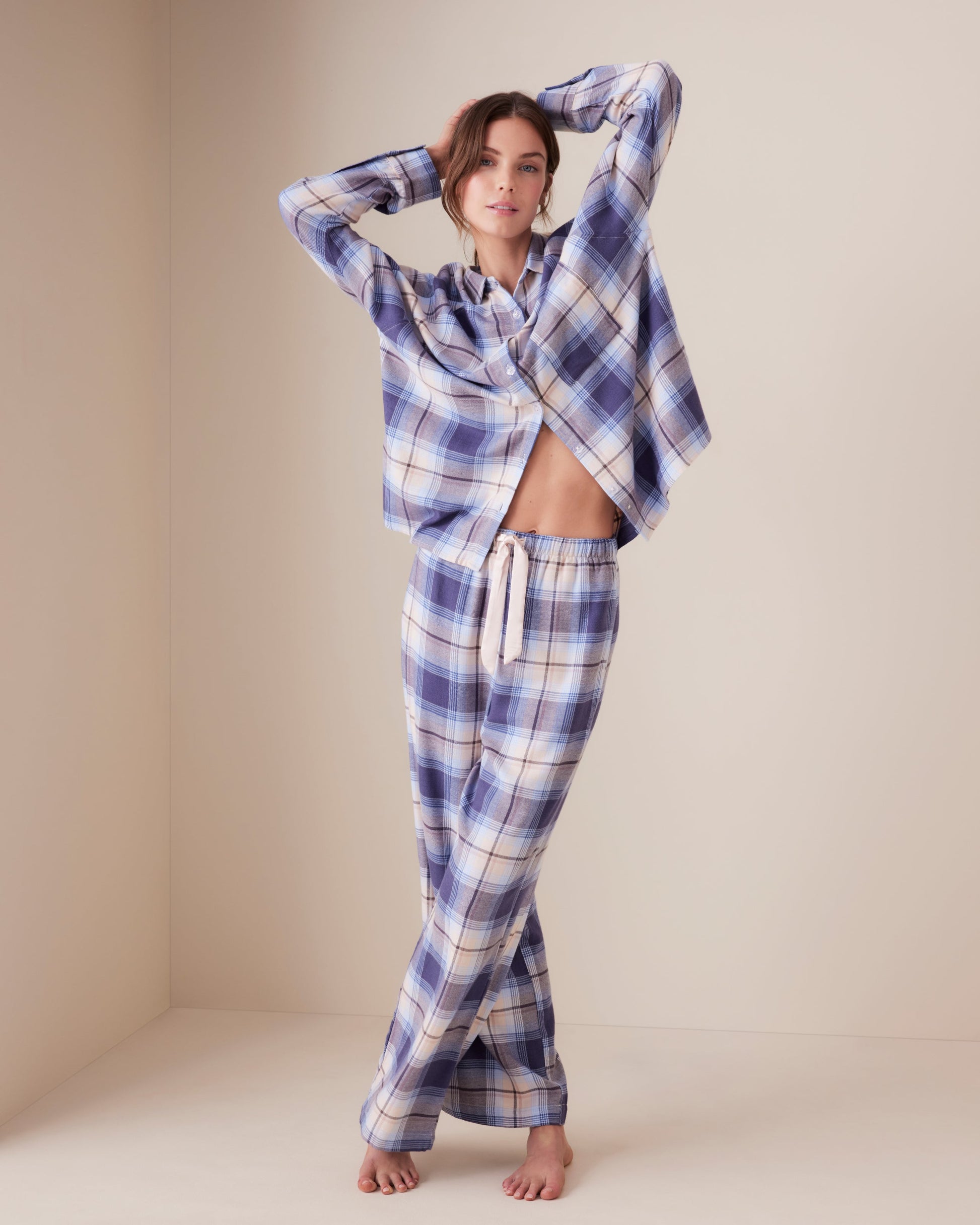 Model is 6'0\ and wears a size S